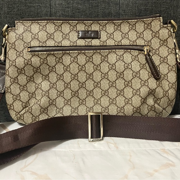 Authentic GUCCI  crossbody - Picture 1 of 8